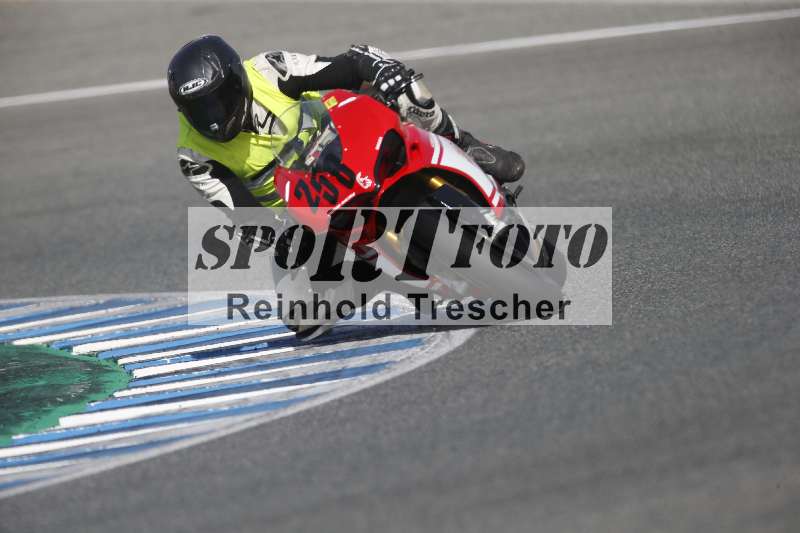 /Archiv-2024/01 26.-28.01.2024 Moto Center Thun Jerez/Gruppe gruen-green/258